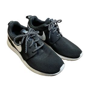 Nike Roshe One Running Shoe Black White Athletic Mesh Upper Sneakers 5